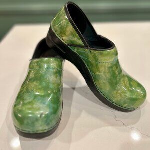 Sanita Pro Danish Clogs Womens Green Marble Size 39 - Great for Nursing or Work